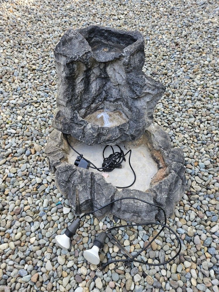 36x33x30high Fake Rock Fountain With Flood Lights