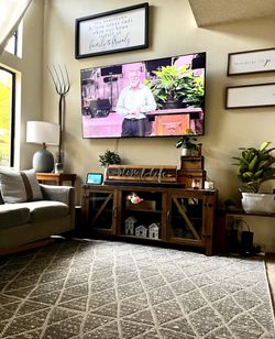 See Description - Entertainment cabinet / Grey And White  10x8 Rug / Lamp