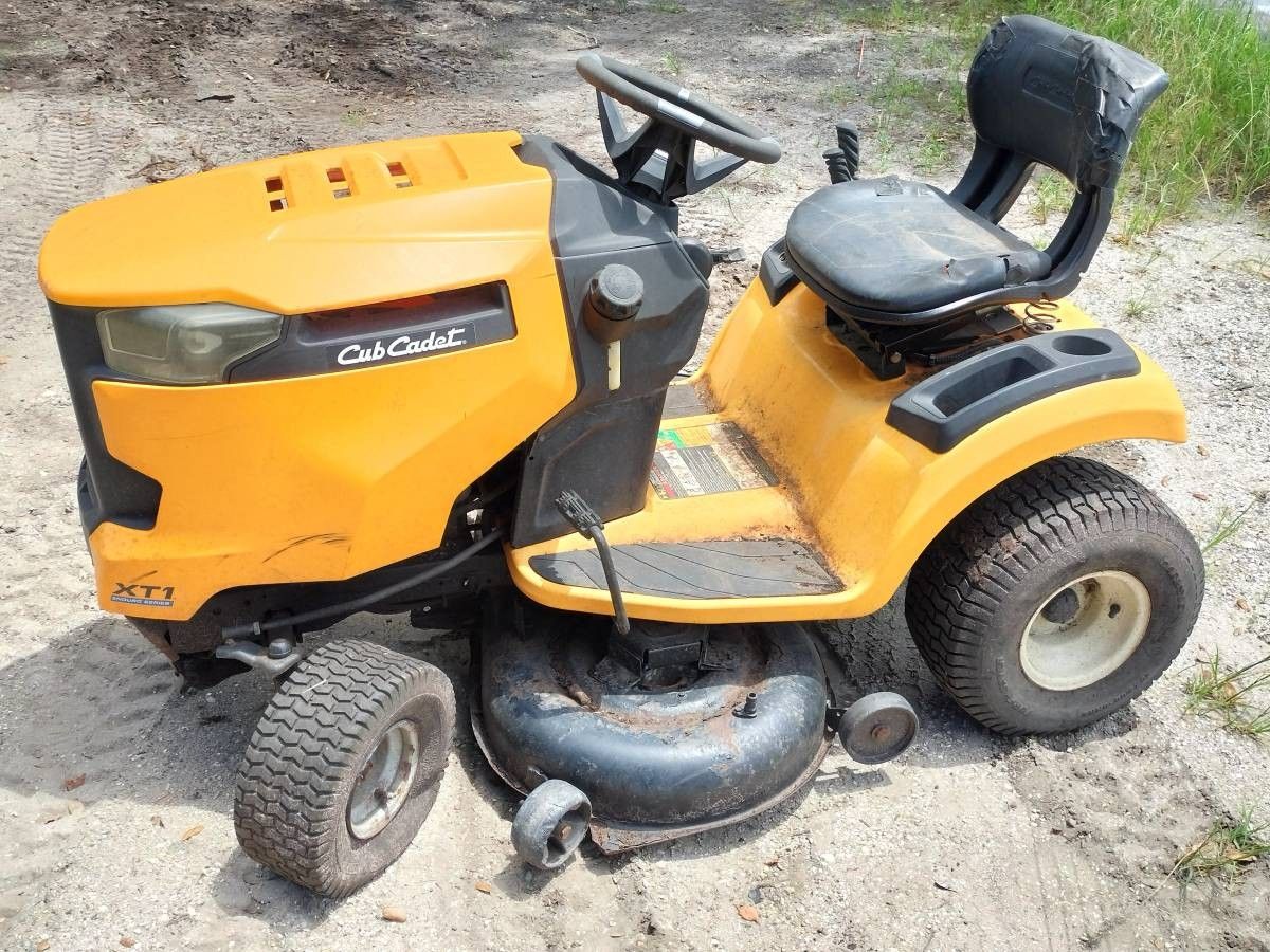 2015 Cub Cadet XT1 - Riding Lawn Mower