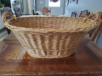 VINTAGE FRENCH COUNTRY LAUNDRY BASKET