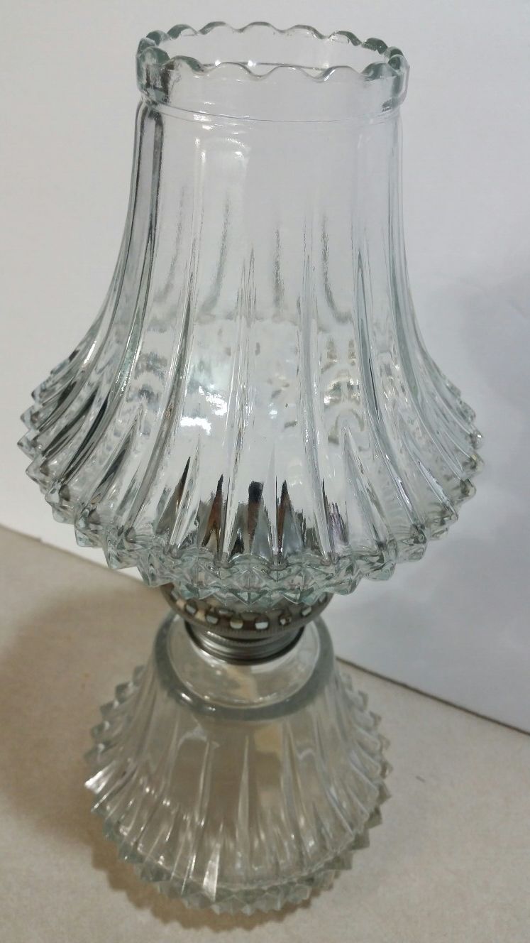 Rare Lamplight Farms Austria diamond cut oil lamp for Sale in New