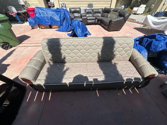 Futon collapsing couch