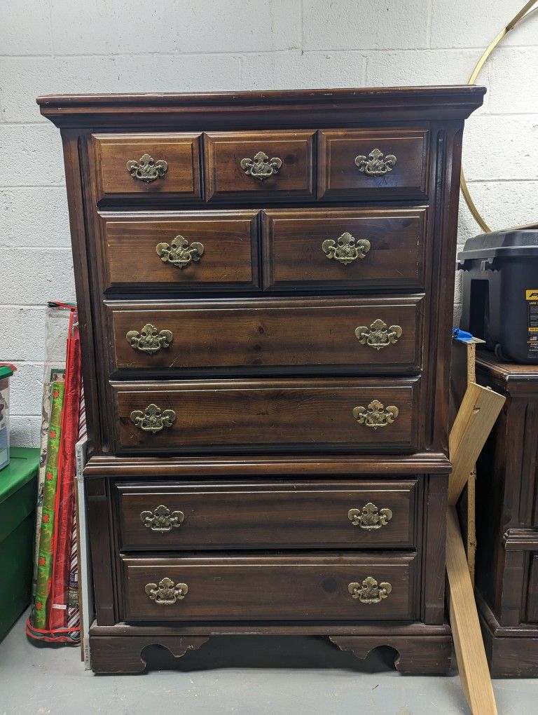 Bassett Bedroom Set Queen for Sale in Cherry Hill, NJ - OfferUp