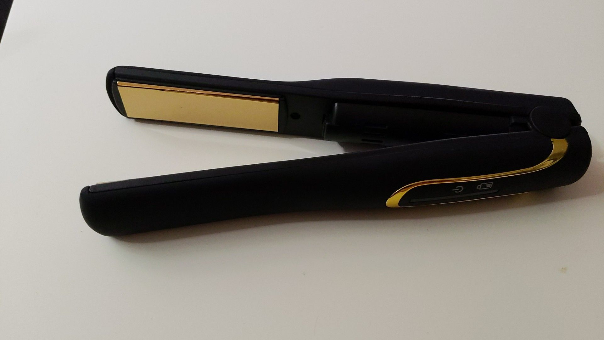 B-Qtech cordless travel flat iron hair straightener with USB charging