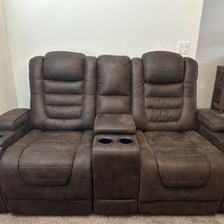 Brown Reclining Love Seat W/ Console 