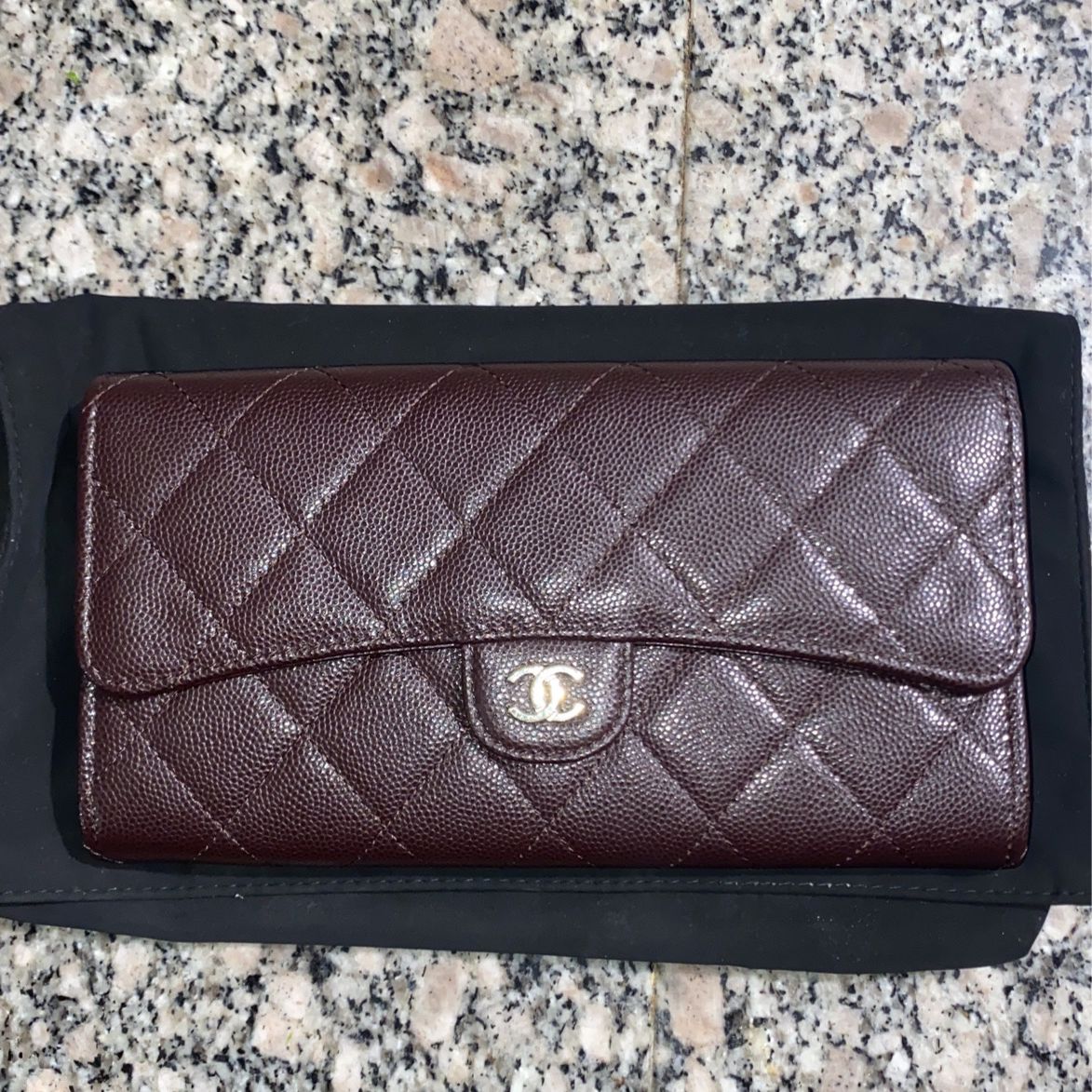 Authentic Chanel chevron Wallet On Chain for Sale in Albany, CA - OfferUp