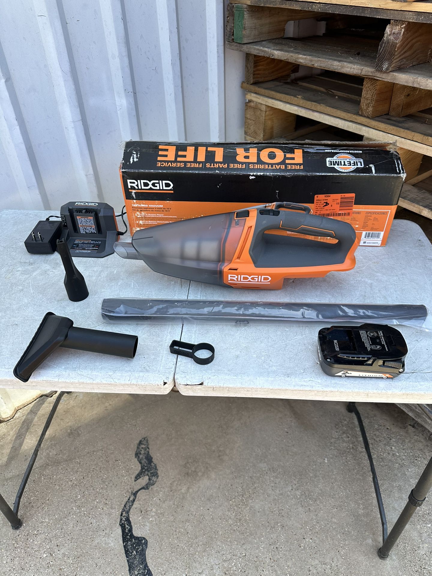 RIDGID 18V Cordless Hand Vacuum Kit with 2.0 Ah Battery and Charger NEW $70