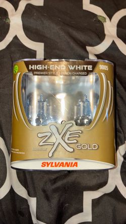 Sylvania SilverStar zXe Gold (9005) headlight bulbs