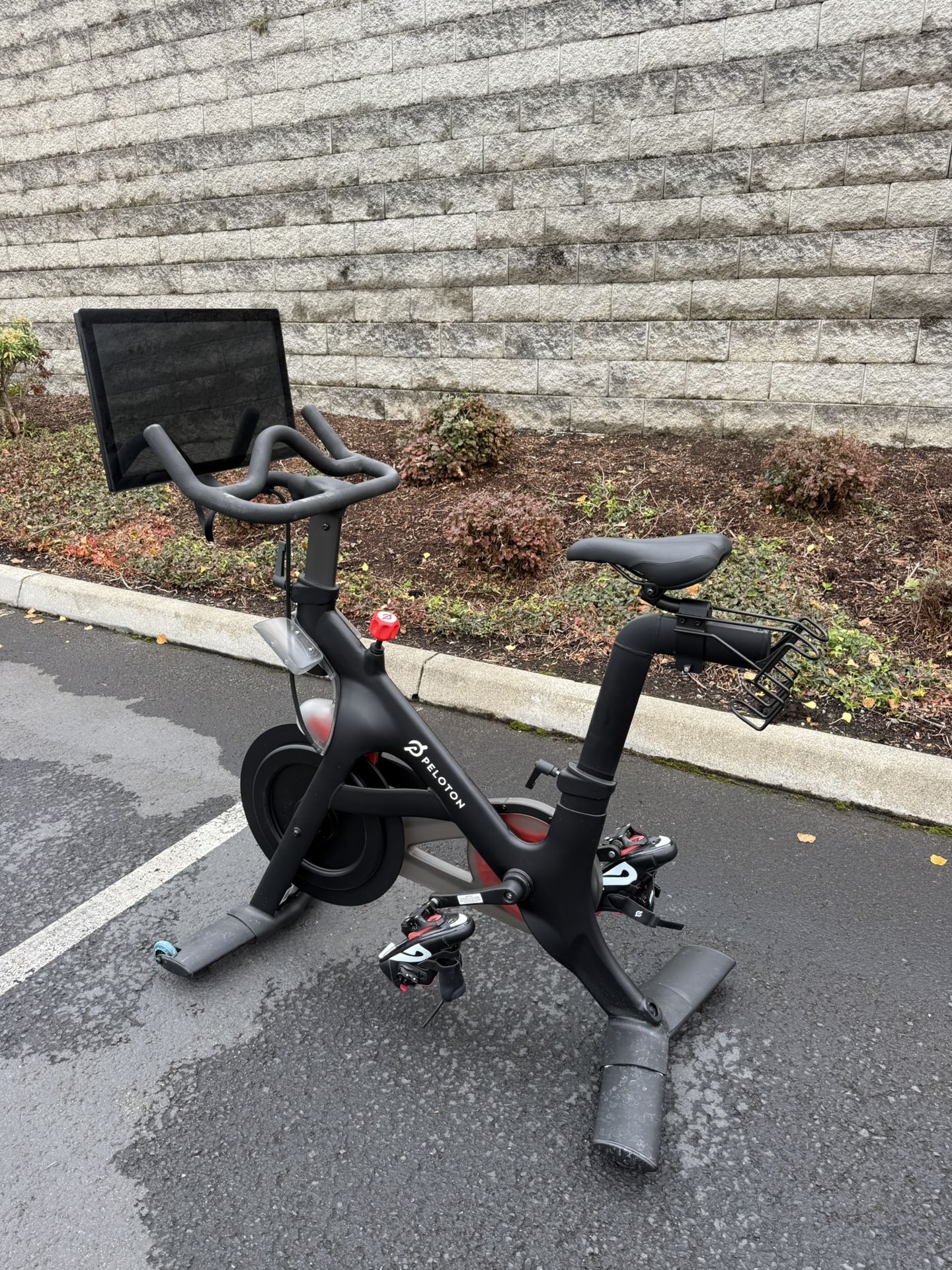 Peloton Stationary Exercise Bike. Shoes size 40 (8)