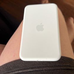 Apple MagSafe iPhone Air Battery Pack $70$
