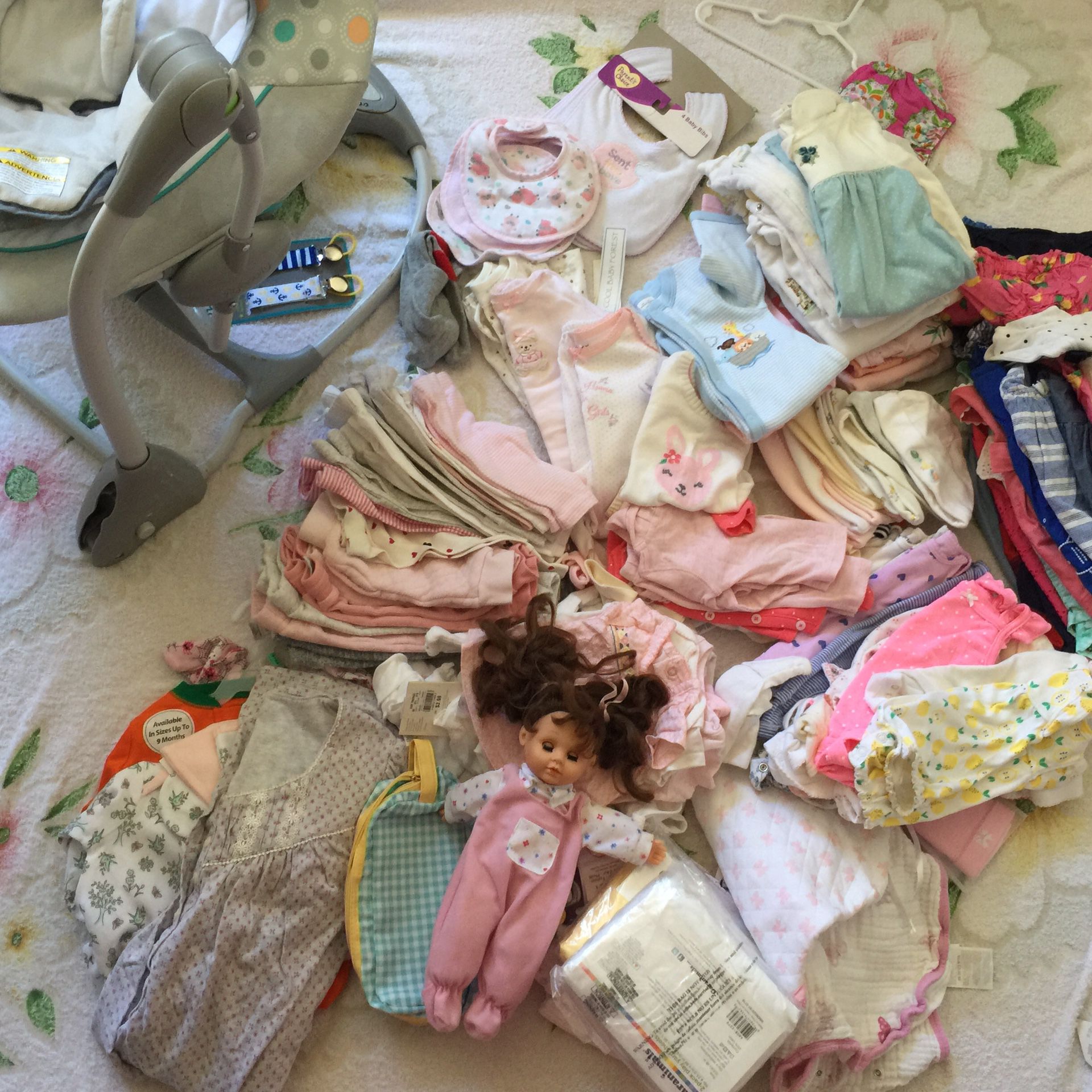 Lot of Baby Girl Clothes from newborn to 6 mo