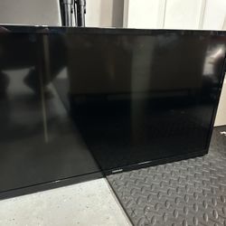 32’ Flat Screen Toshiba Smart TV
