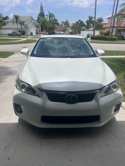 Lexus CT 200h. White 2012