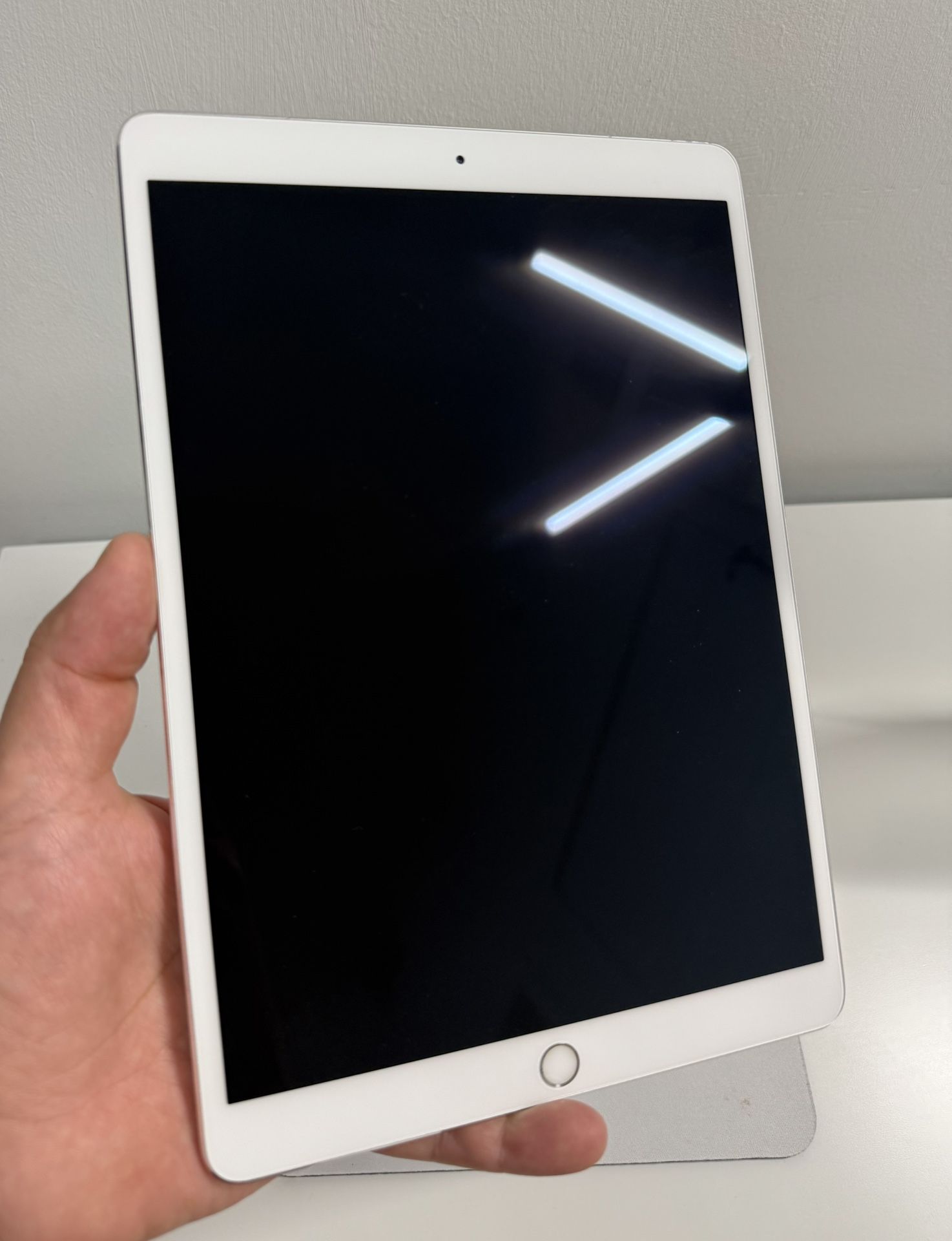 Apple iPad Pro 10.5 1st 256Gb Cell Batt 100
