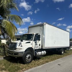 2017 International 26 Ft Box Truck