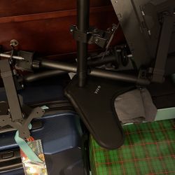 Dell 18inch Monitor / Monitor Stands