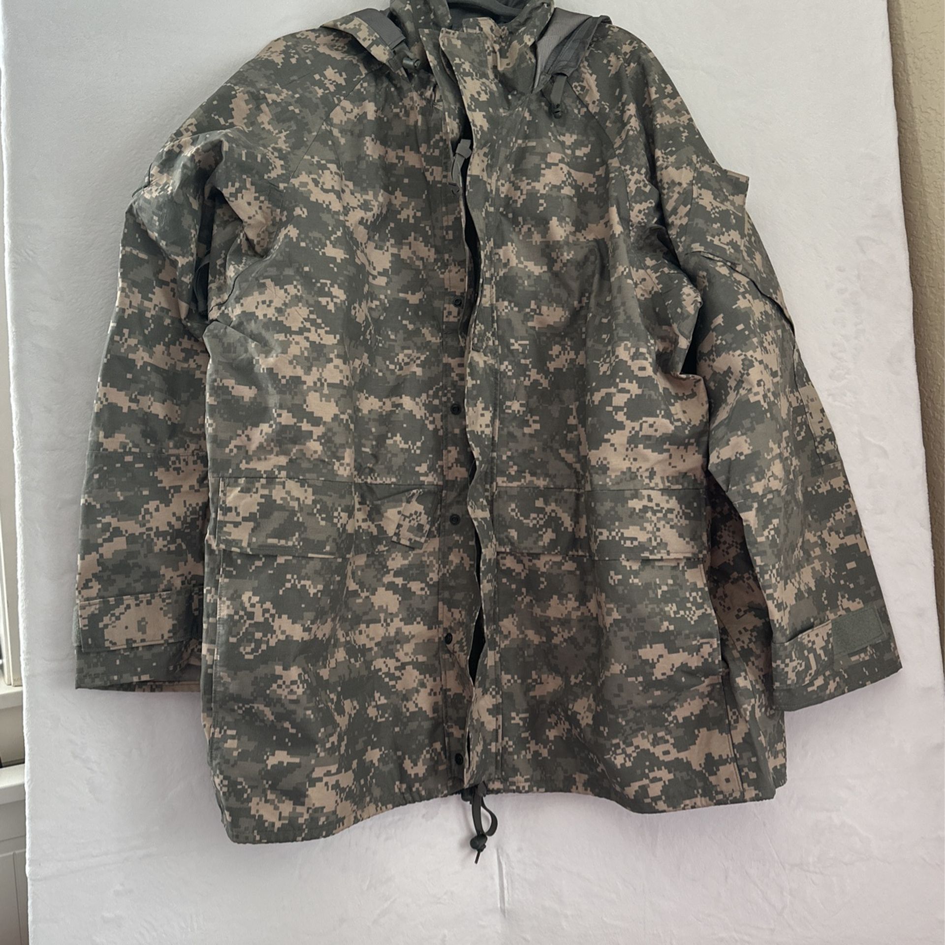 Brand New ACU GENII GORTEX Parka $100