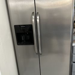 Frigidaire Side By Side