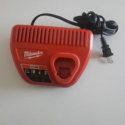 M12 Charger Like,new.