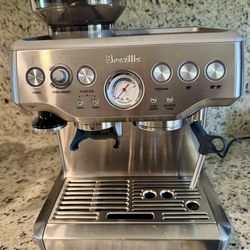 Breville  and accessories - the Barista Express Espresso Machine  with 15 bars of pressure, Milk Frother and integrated grinder - Stainless Steel