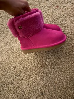 Little girls pink fur uggs