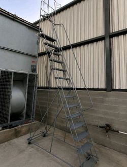Heavy Duty Rolling Industrial Safety Ladder / Maintenance Platform Ladder