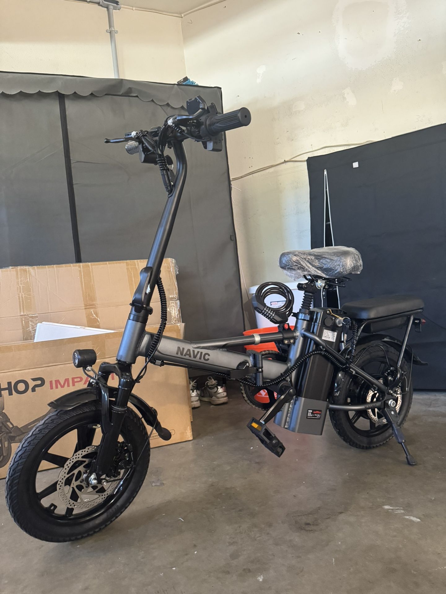 Folding electric bicycle
