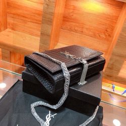 Black shoulder chain bag