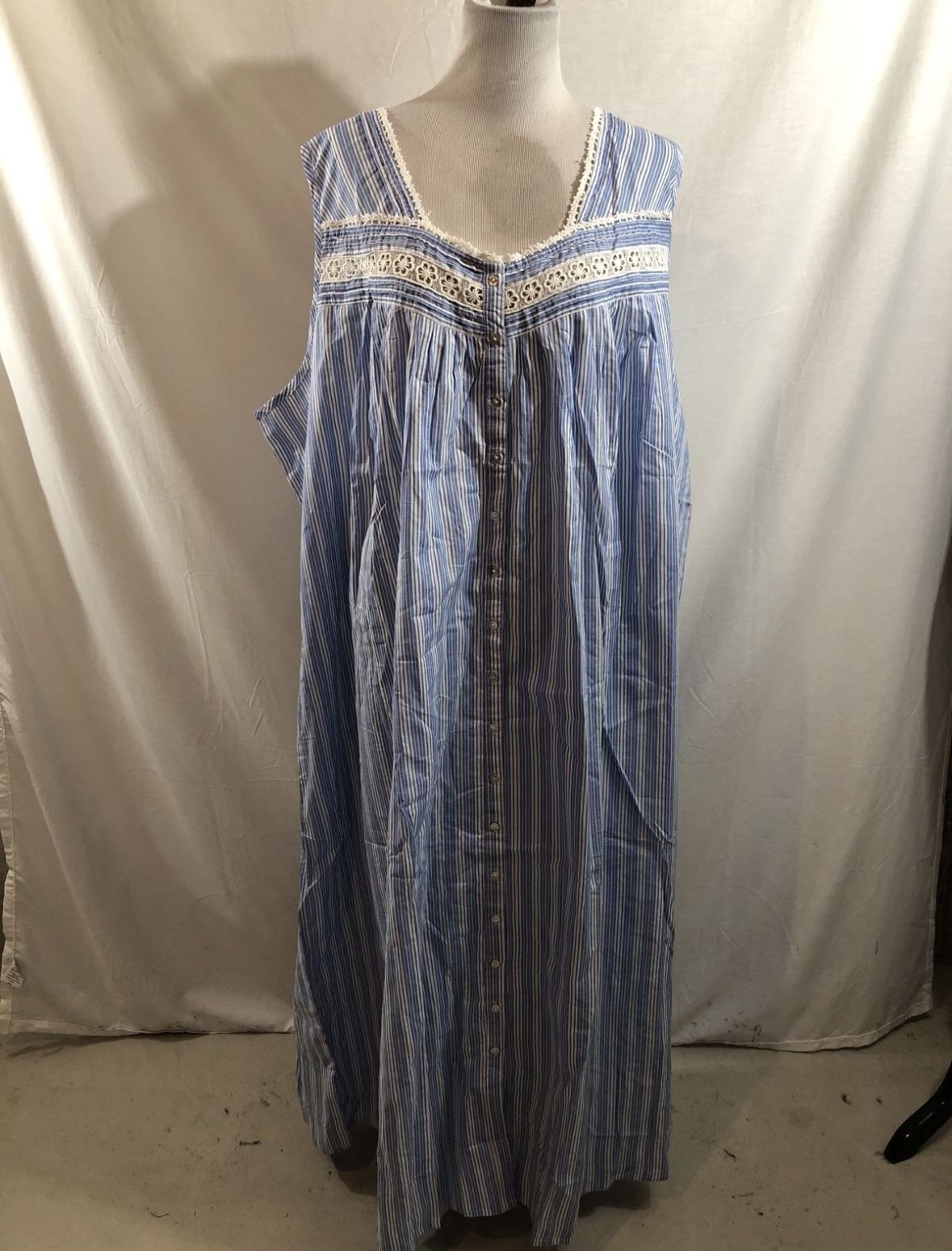 Dreams & Co Blue & White Striped Sleeveless Nightgown - Women’s 5X, NEW, bust 34.5”. Length 51.5”