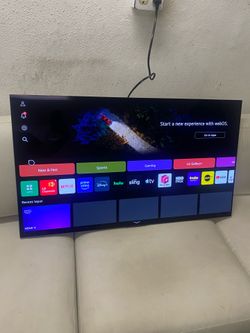LG OLED  SMART TV 42 Inches  (late 2022) with remote and power cord