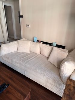Modern Off-White Sofa/Couch – Washable Covers – Excellent Condition
