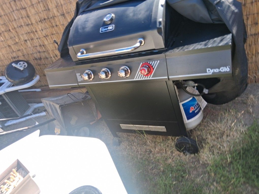 Dino Gig Bbq