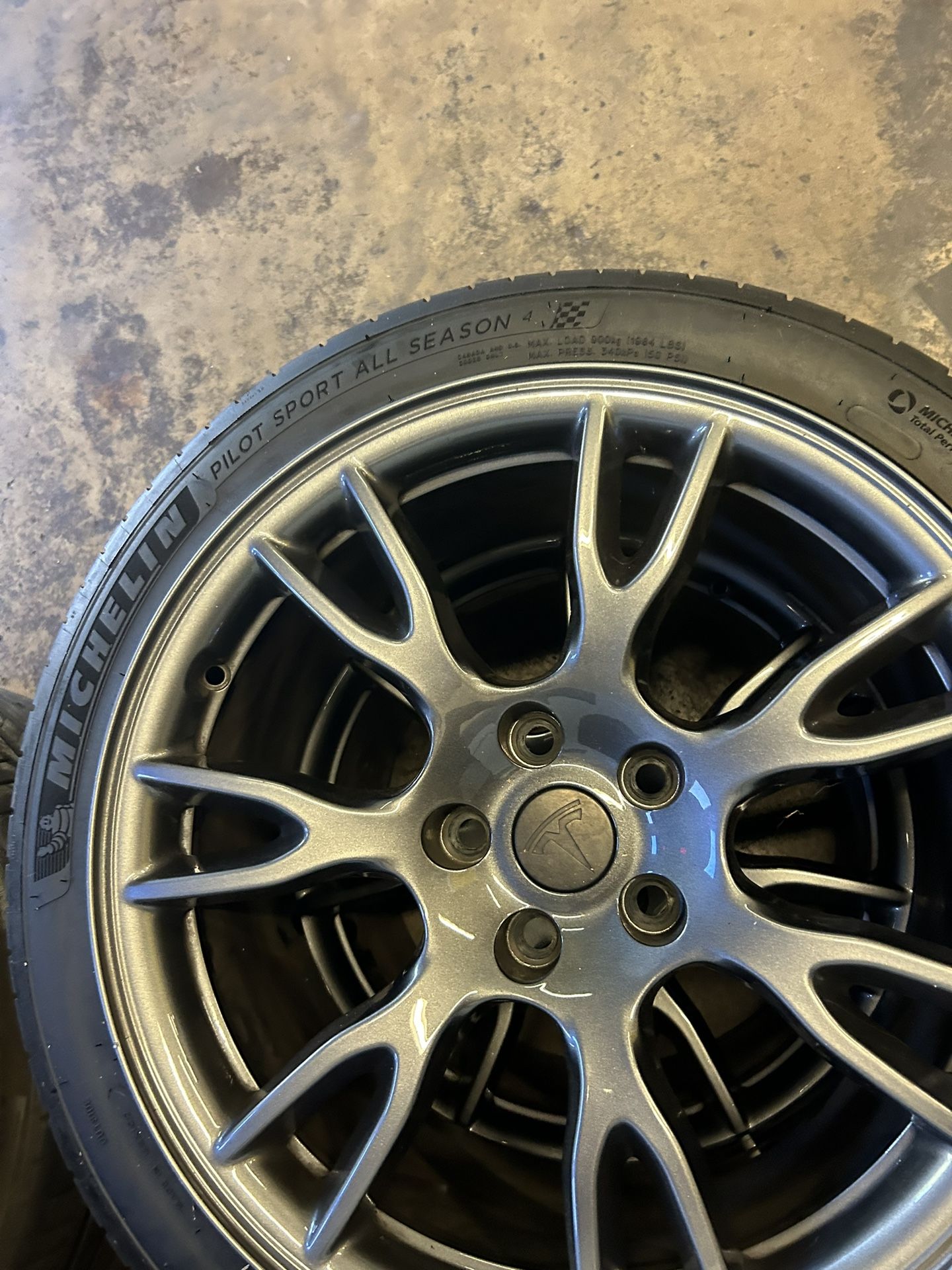 Tesla Plaid Wheels And Tires