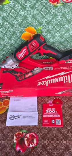 Milwaukee
M18 18-Volt Lithium-Ion Cordless 18-Gauge Double Cut Metal Shear (Tool-Only)
