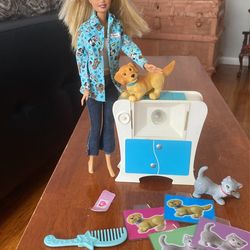 2004 Barbie Pet Doctor