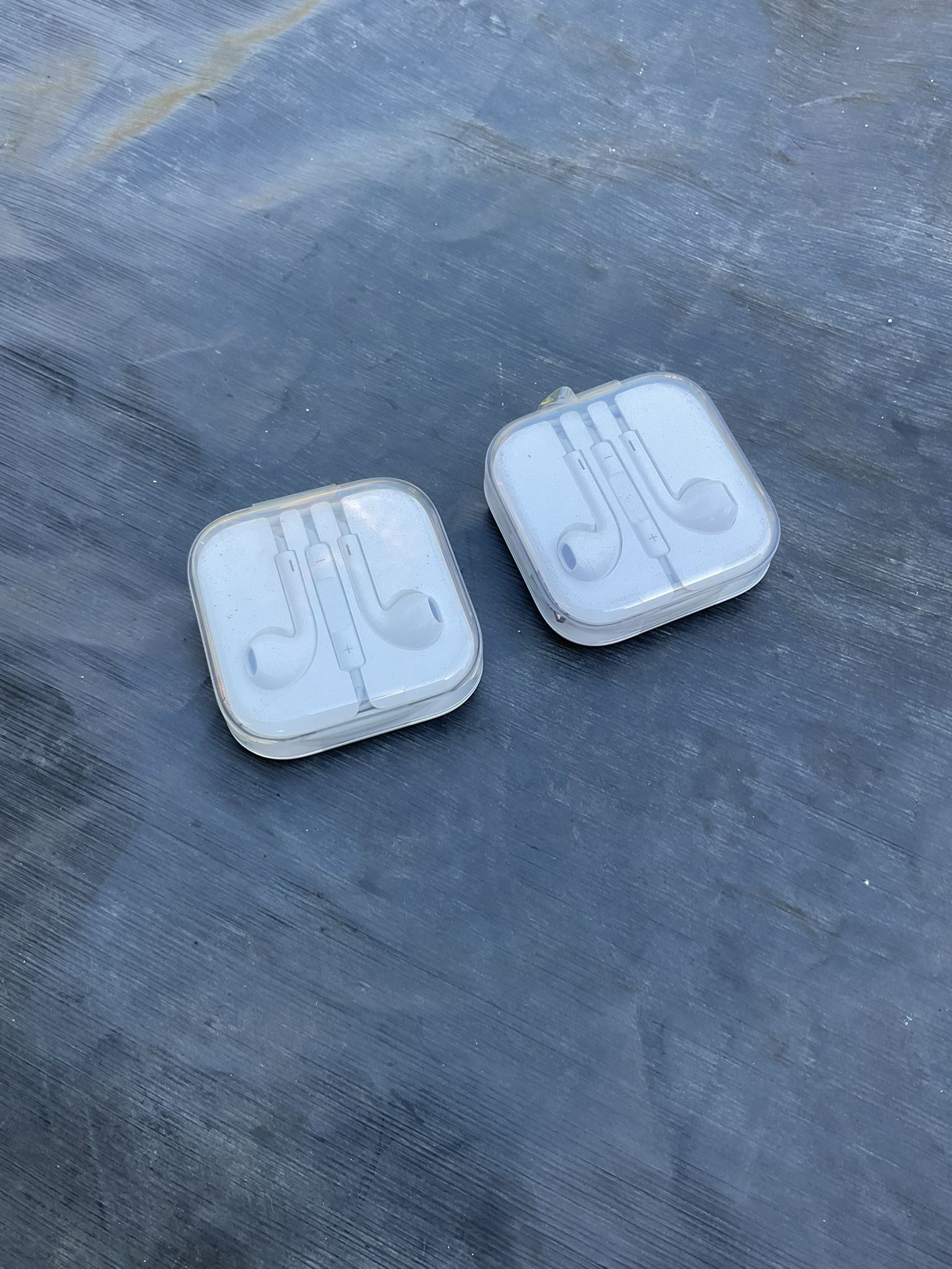 Brand New Apple Earbuds