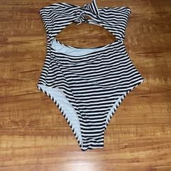 Cupshe Striped Cut Out One Piece Strapless Swimsuit