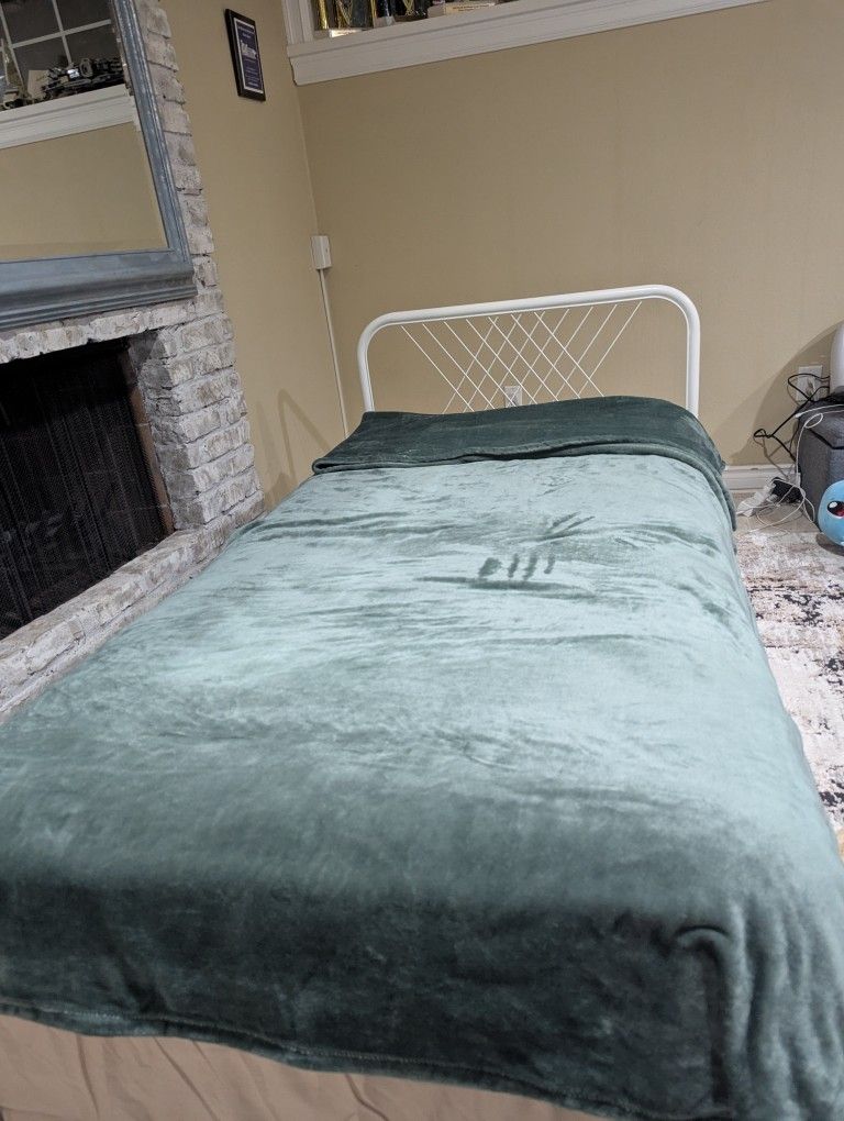 Twin Metal Bed With Ergonomic Slats To Support Mattress