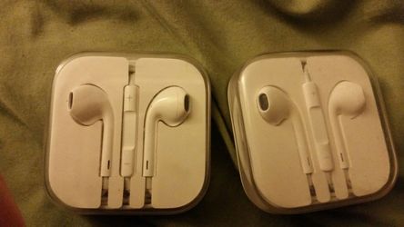 Apple earphones