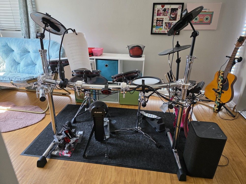 Alesis 8 Piece Pro Dum Kit With Chrome Gibraltar Stand