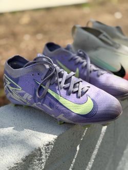 NIKE SOCCER SHOES