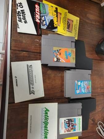 Various Nintendo games,manuals and materials. .
See pics