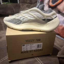 Yeezy 700v3 Fade Salt