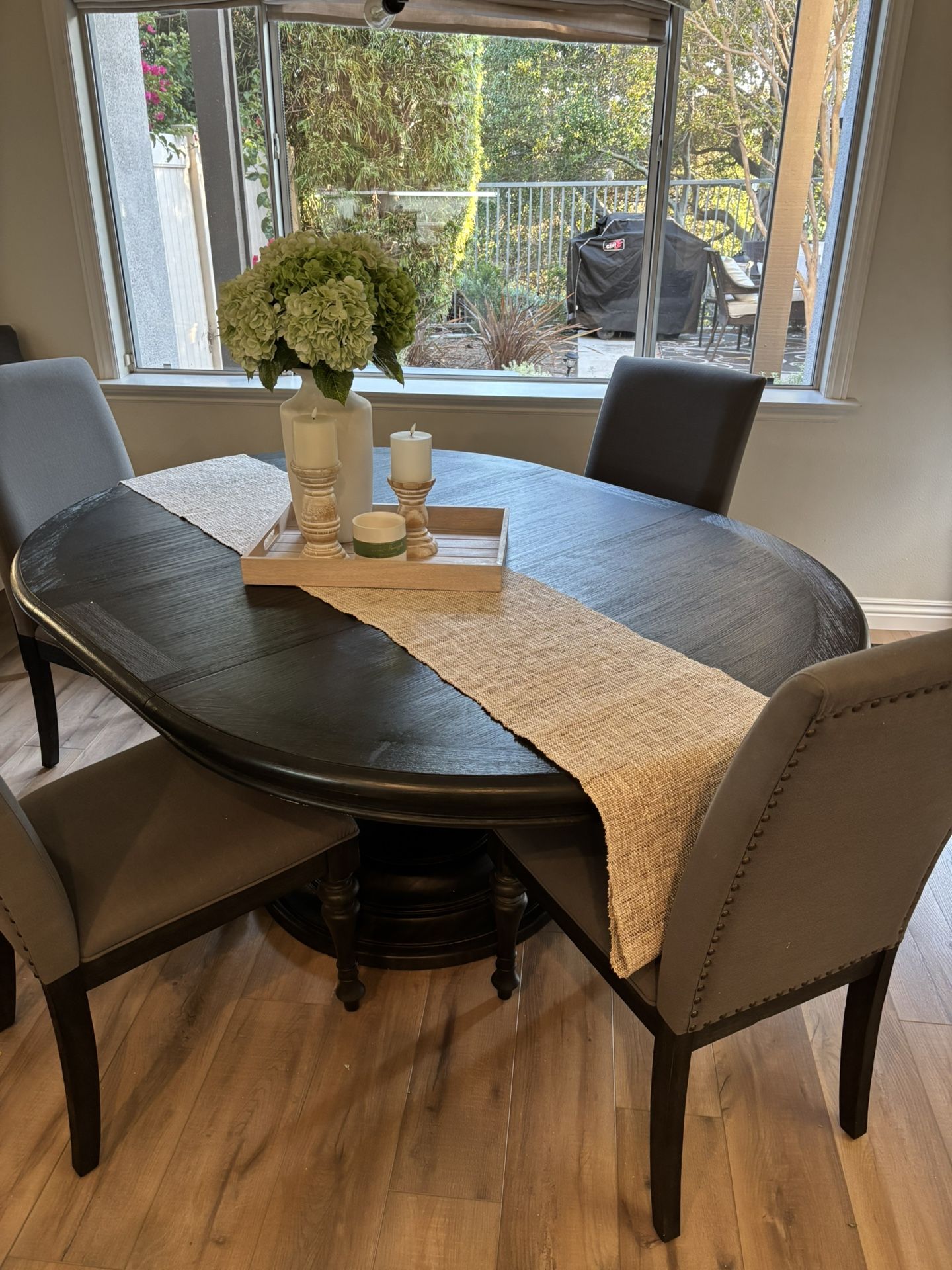Dining Pedestal Table with 6 Chairs