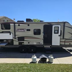 ****2019 Travel Trailer Coleman light lx 2405
bh****