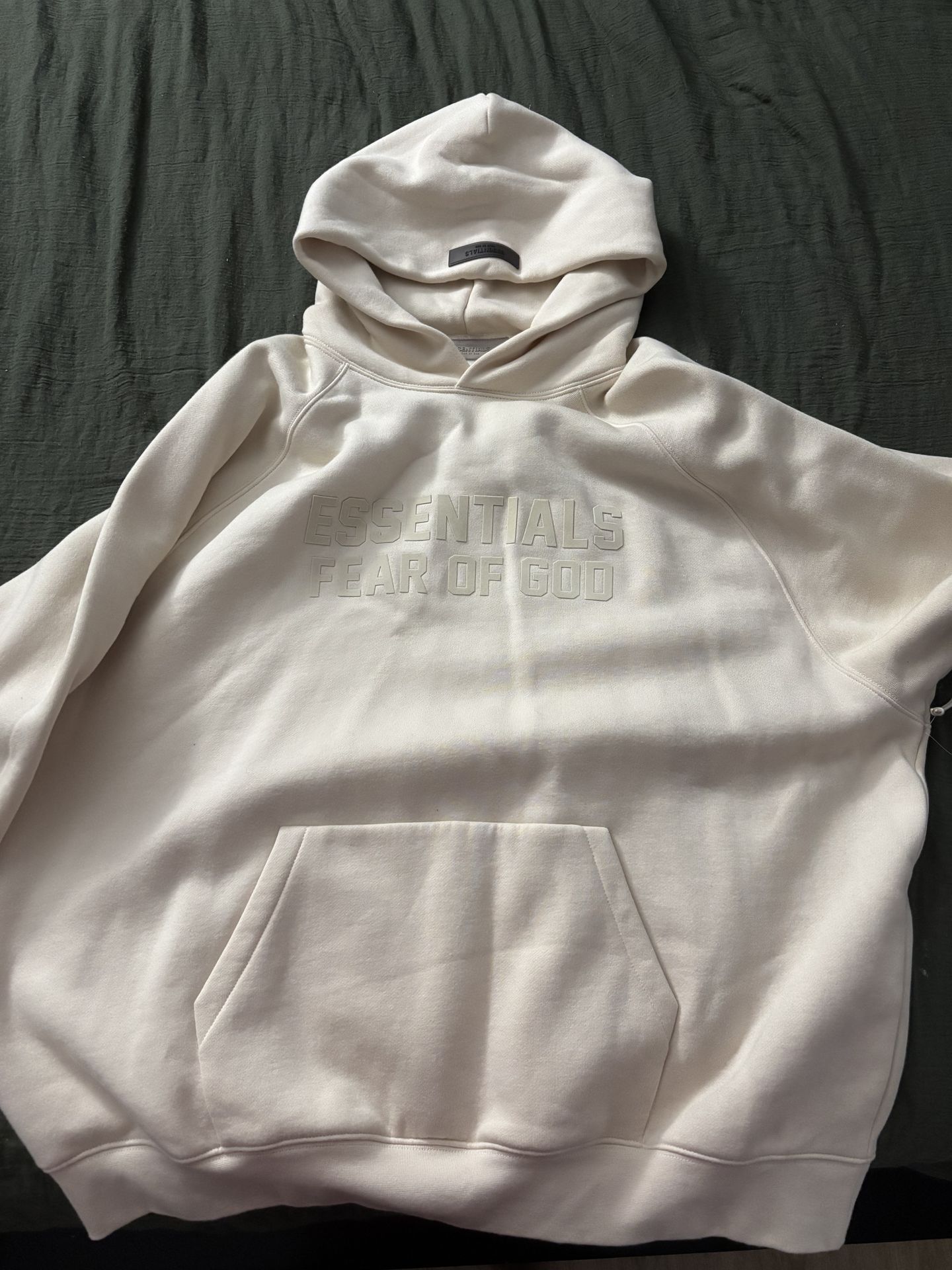 XL ESSENTIALS FEAR OF GOD BRAND NEW WITH TAGS CREAM HOODIE