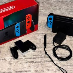 Nintendo Switch + Case + Mario Kart 8 Deluxe 