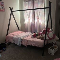 Black Tp Bed frame