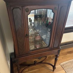 Vintage Liquor Cabinet (Walnut/Mahogany)