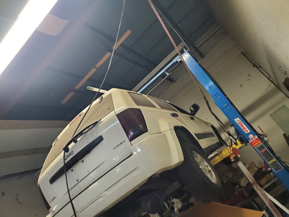 Car Lift 10,000lb 2 Post Lift And Accessories *PRICE IS FIRM*